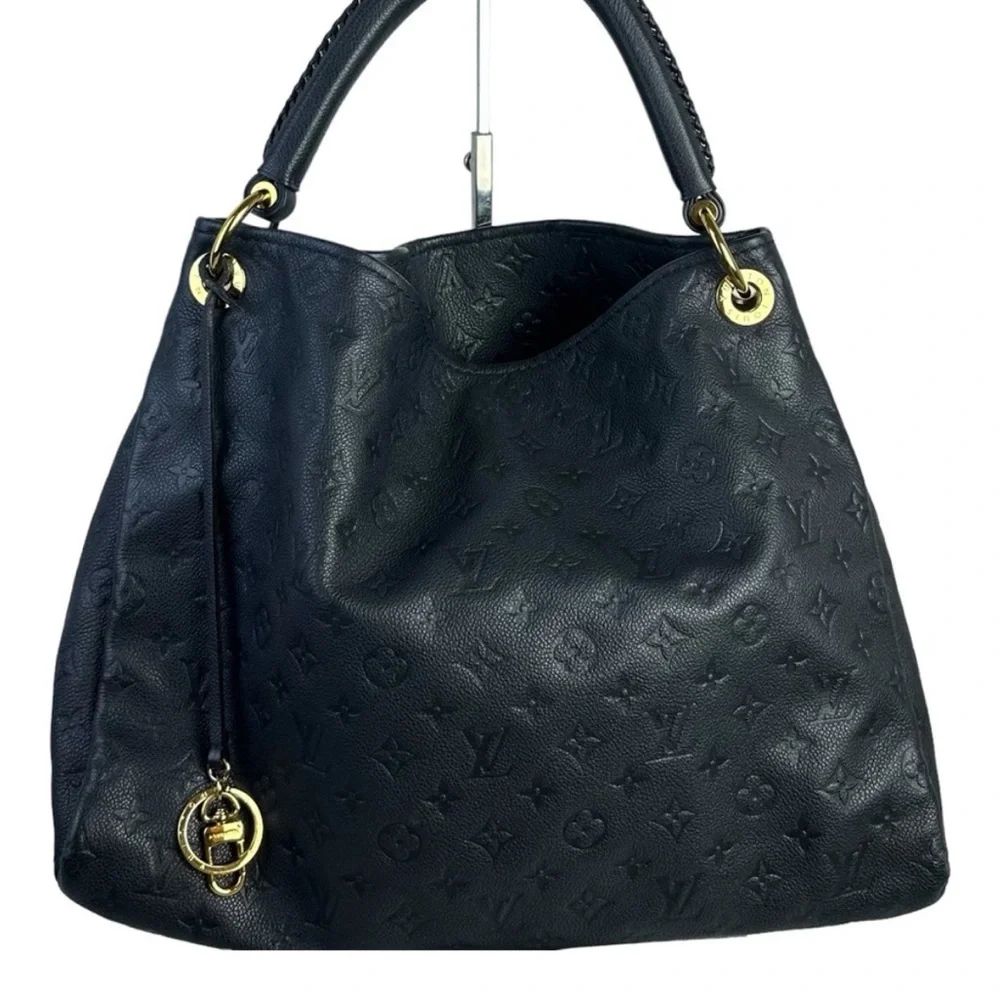 Louis Vuitton Black Leather Artsy with COA